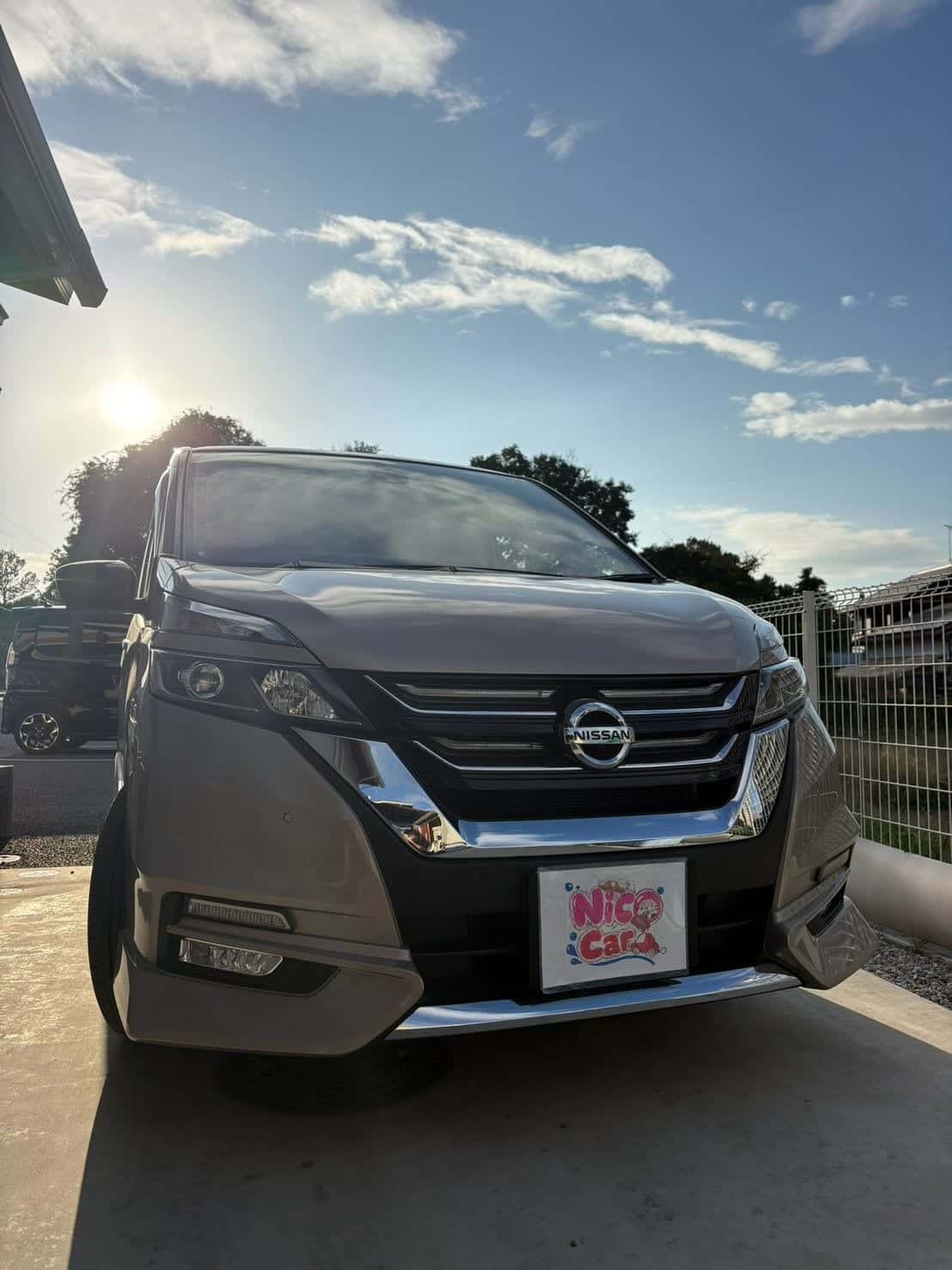 日産 セレナを前から見たところ